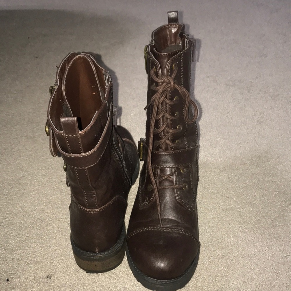 Size 8.5 brown combat boots